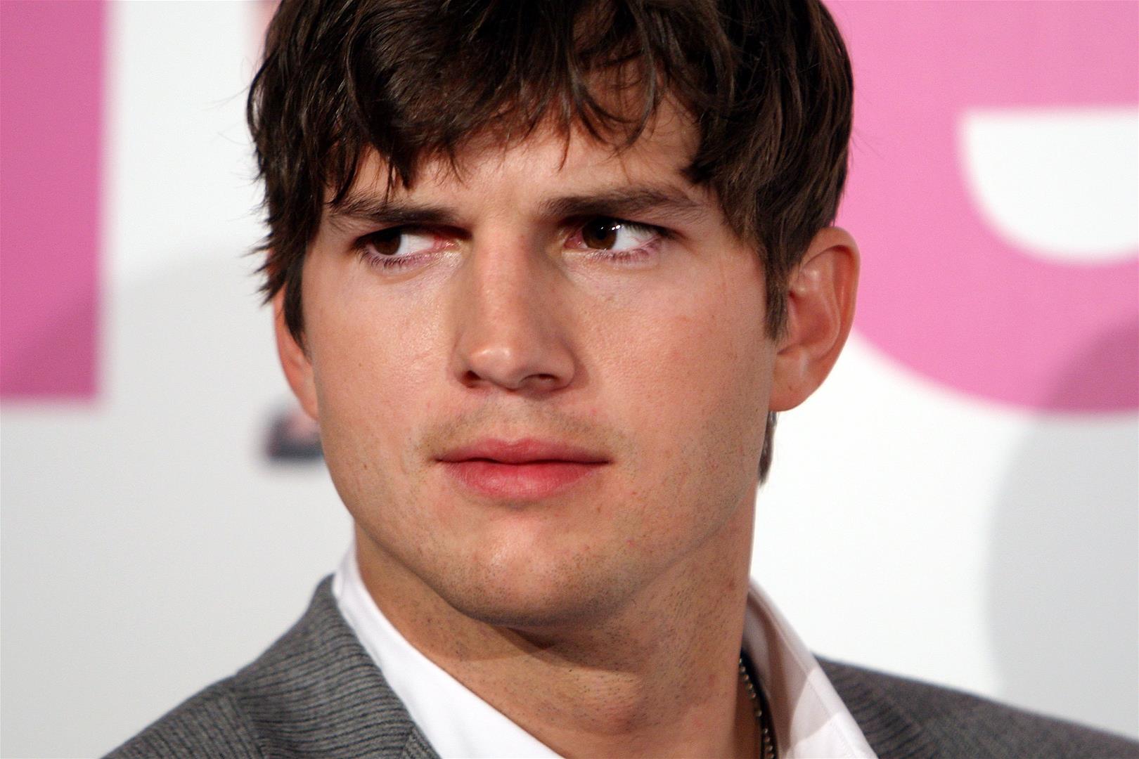 Ashton Kutcher hits back cheating
