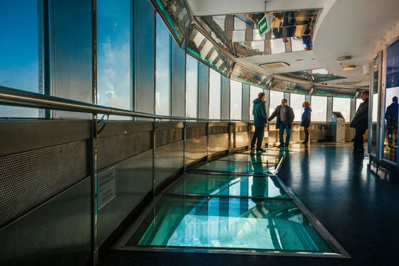 Tower’s observation deck which is located at a height of 337 metres (1,105 ft) (337 metres) from the ground, gives an entirely new perspective of Moscow.