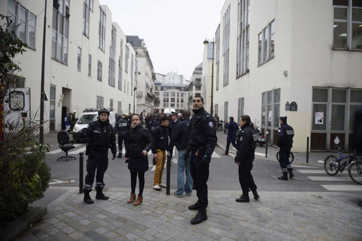 © MARTIN BUREAU/AFP/Getty Images http://img.s-msn.com/tenant/amp/entityid/AA7SmVB.img?h=485&w=728&m=6&q=60&o=f&l=f&x=1376&y=727