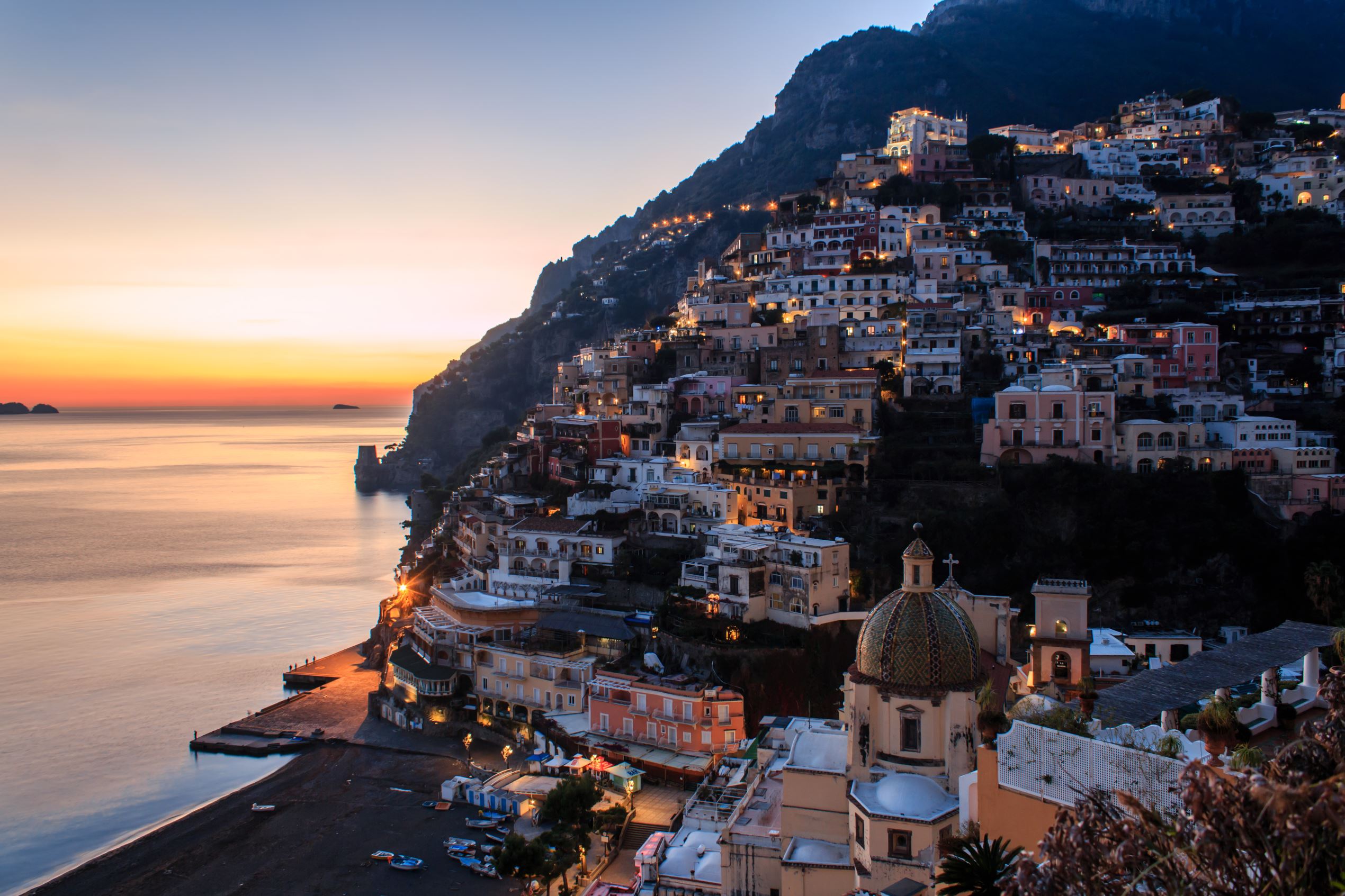 There is much to be said about the pristine coast of south Italy and its beauty. It is also admired among the well-heeled crowd. Reese Witherspoon and husband Tim Toth were one of the newly-weds who spent some time here. Other A-listers that were spotted were True Blood stars Anna Paquin and Stephen Moyer, David Lauren – son of fashionista Ralph Lauren, and his new bride Lauren Bush (niece of former US president George W. Bush).