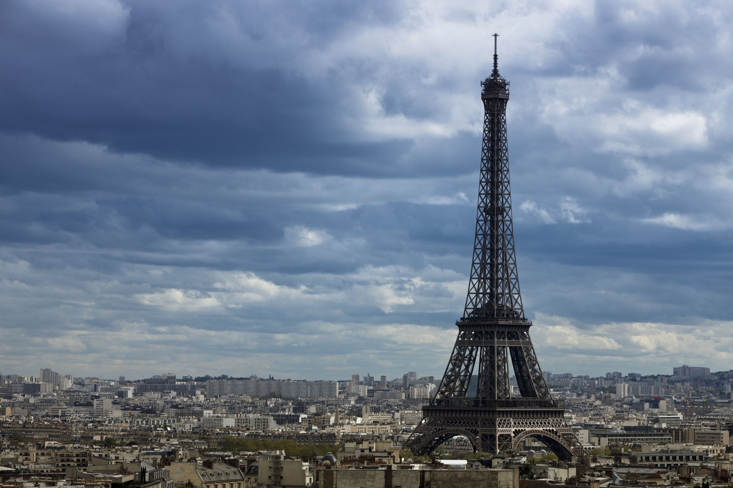 No one can fault Anne Hathway and Adam Schulman for choosing Paris, the most romantic city for their honeymoon. British singer Lily Allen who married painter Sam Cooper in 2011 was also seen strolling down the Parisian streets, dining at hip restaurants and checking out Musee d’Orsay.