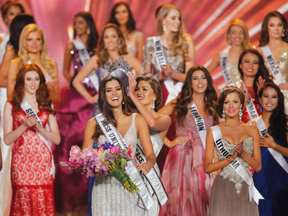 Paulina Vega aus Kolumbien ist Miss Universe - Paulina Vega e Kolumbisë fitoi Mis Universin AA8Alcb