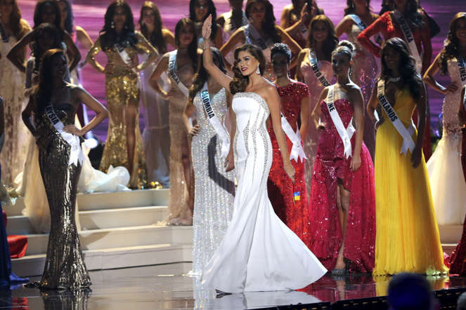Paulina Vega aus Kolumbien ist Miss Universe - Paulina Vega e Kolumbisë fitoi Mis Universin AA8AoQ2