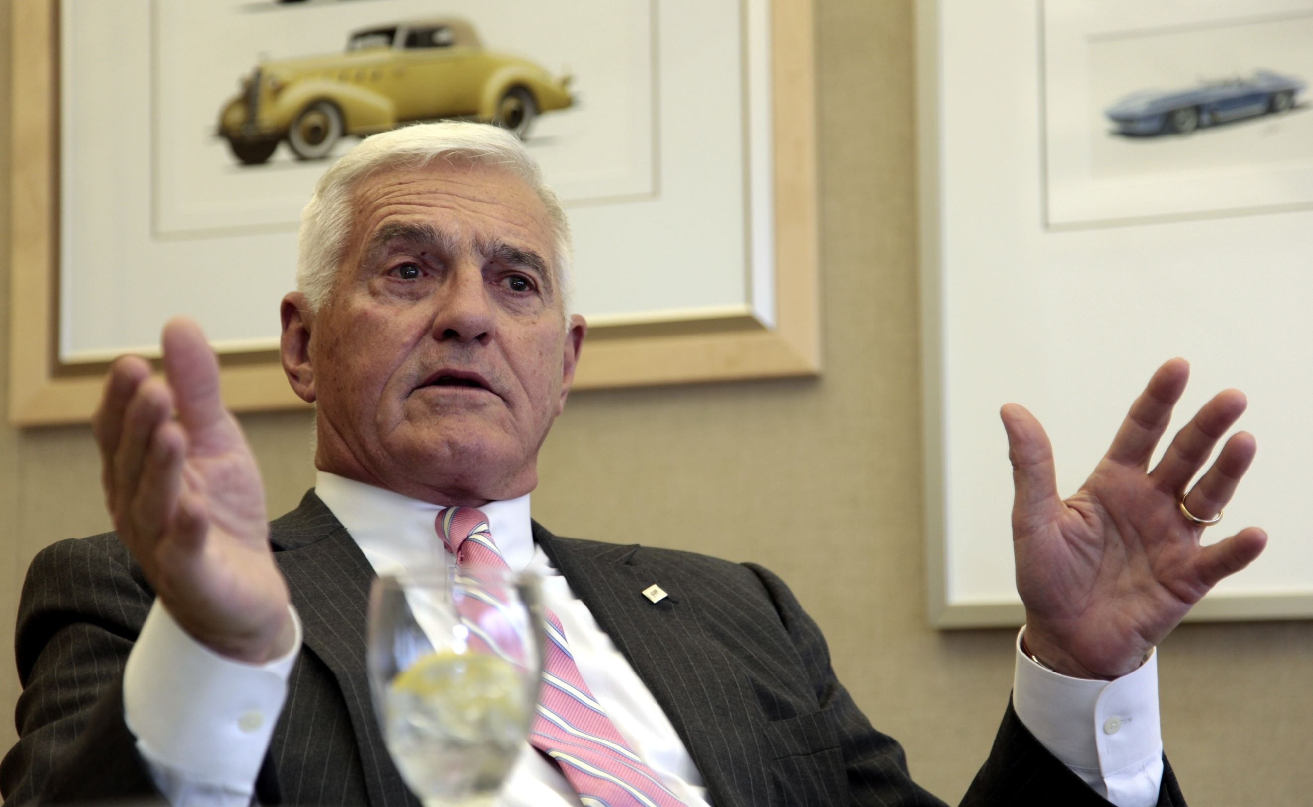 Ex-GM executive: Tesla 'going business'