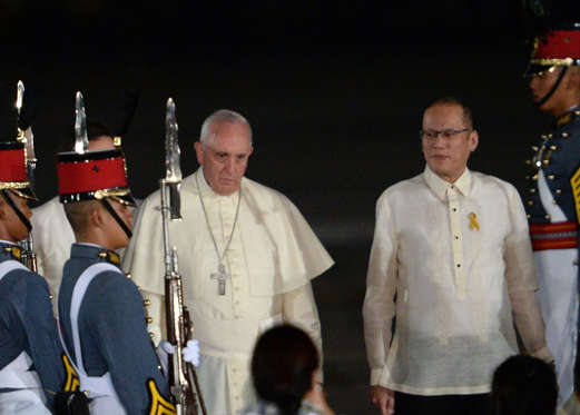 Pope Francis (centre L) walks with Philippine President Benigno Aquino (2nd R) shortly after arriving at a military airbase in Manila on January 15, 2015.
