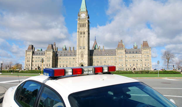 Canada: arrêté pour menaces de faire exploser le Parlement !!! AAaV3IU