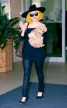 Lady Gaga arrives in Vienna with her dog 'Fozzi'