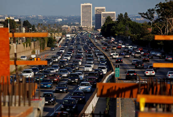 Traffic moves slowly on the 405 freeway in Los Angeles, California July 14, 2011. Eric Thayer /Reuters