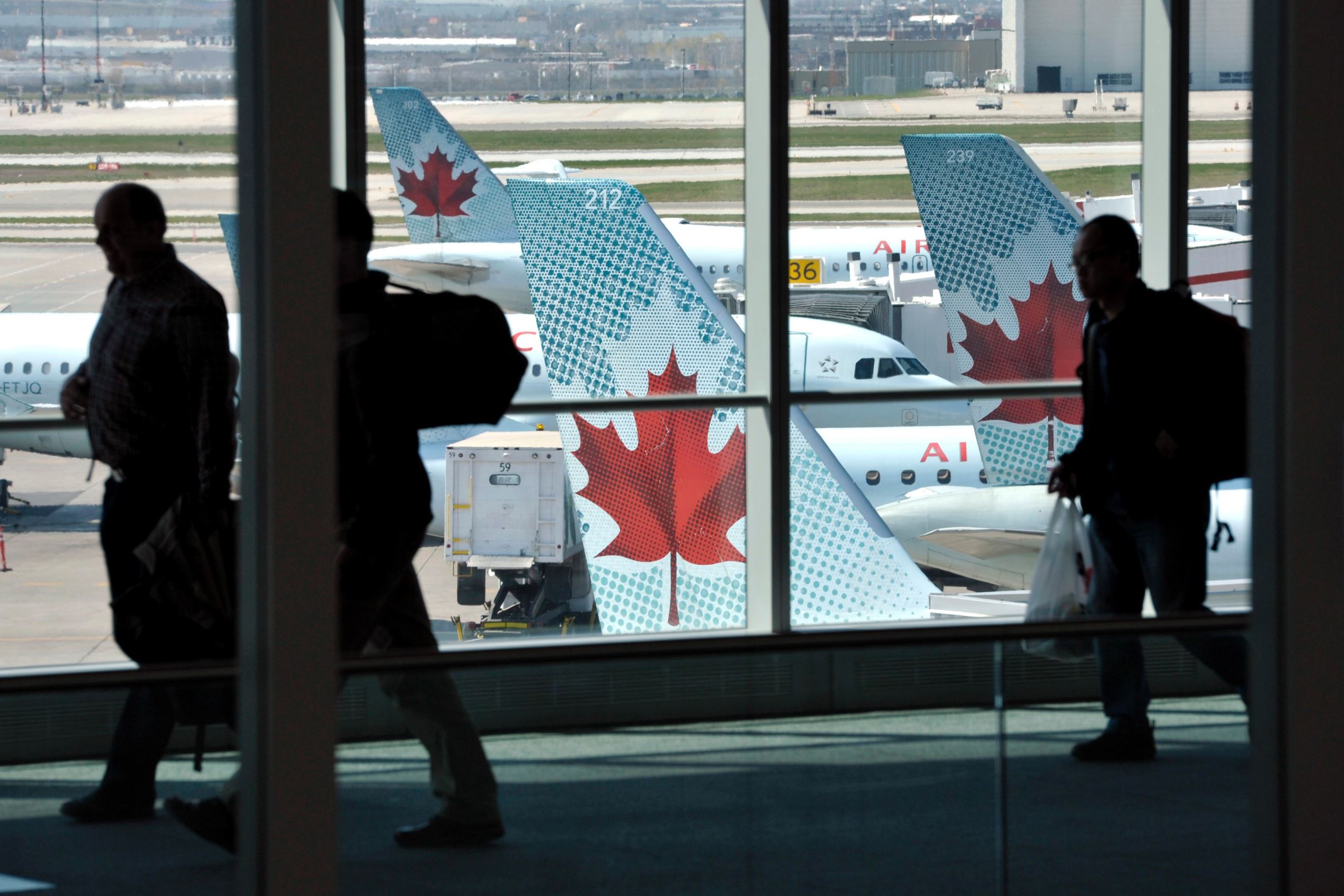 Airport worker loses security clearance