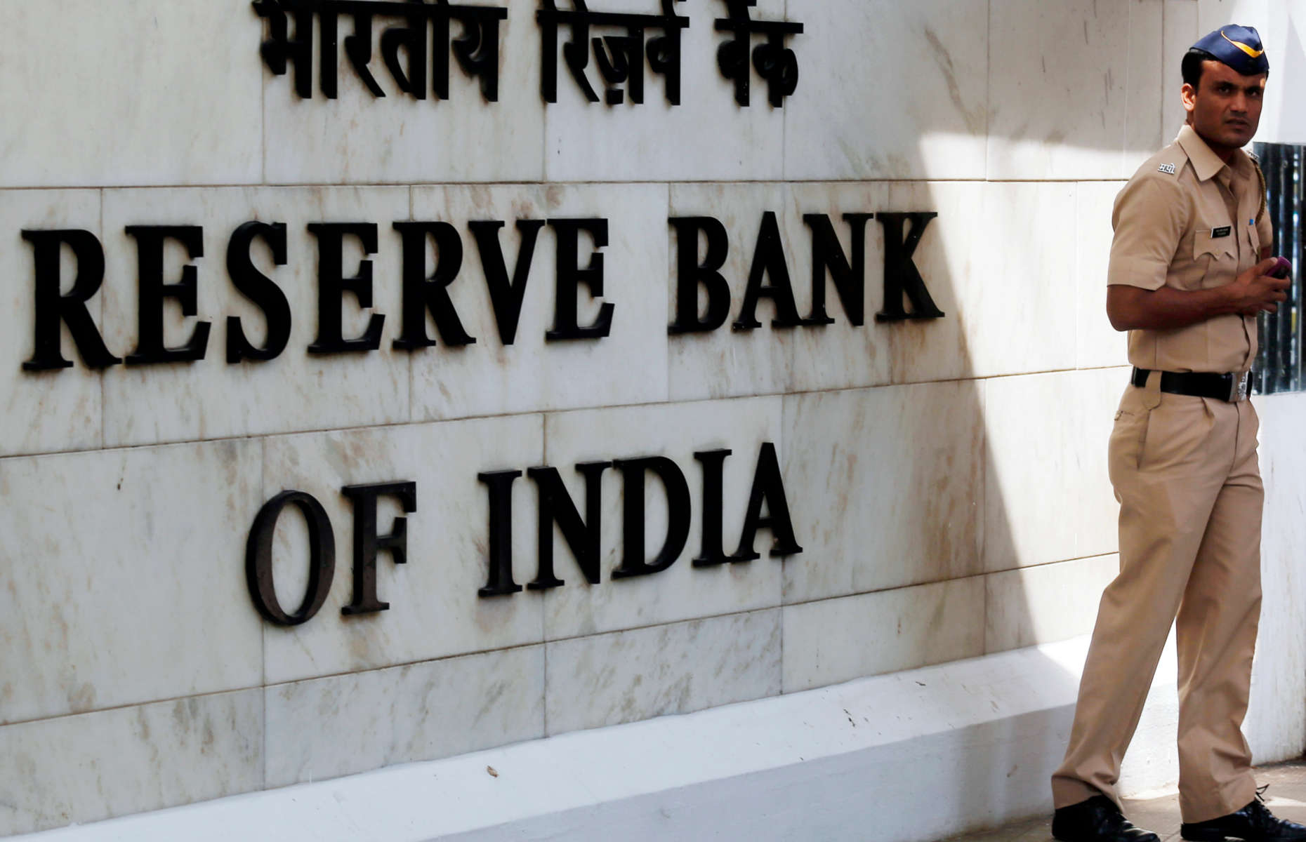 Pressure mounts policy rate: Experts