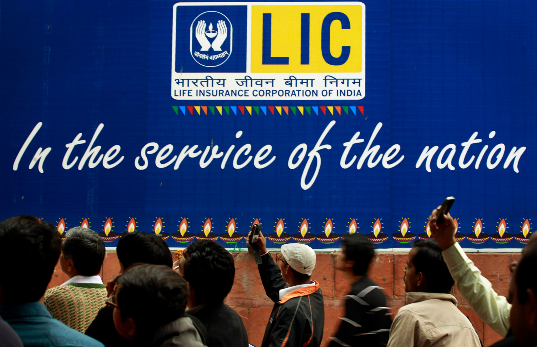 board approves acquiring stake IDBI