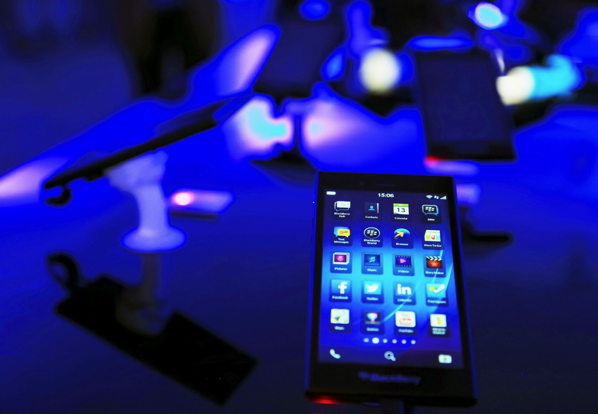 BlackBerry files patent suit against