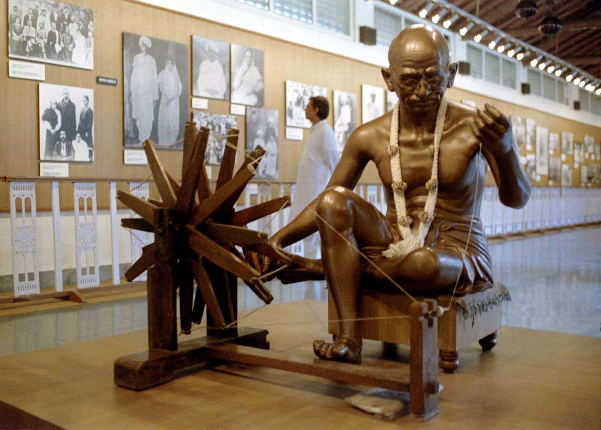 Mahatma Gandhiâ€™s statue vandalised Kerala