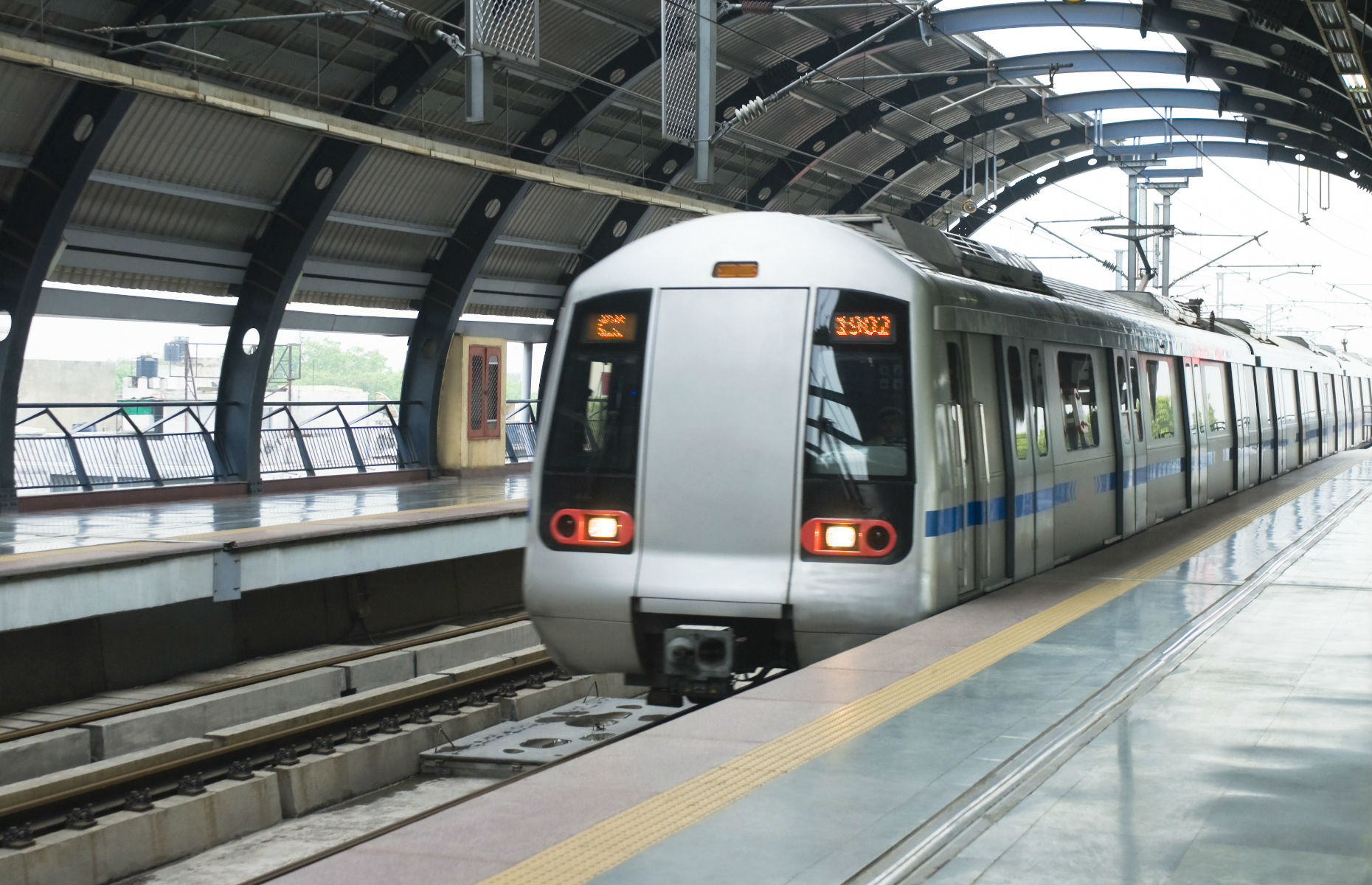 Commuters stranded Delhi Metro hours