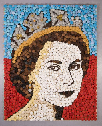 Here is a cupcake portrait of the Queen of England created by Dr. Oetker, Britain using 2,012 cupcakes.