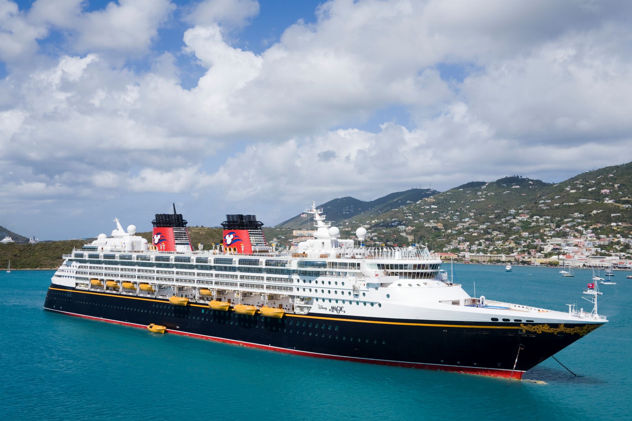 Super Cruise Liners: Luxury board