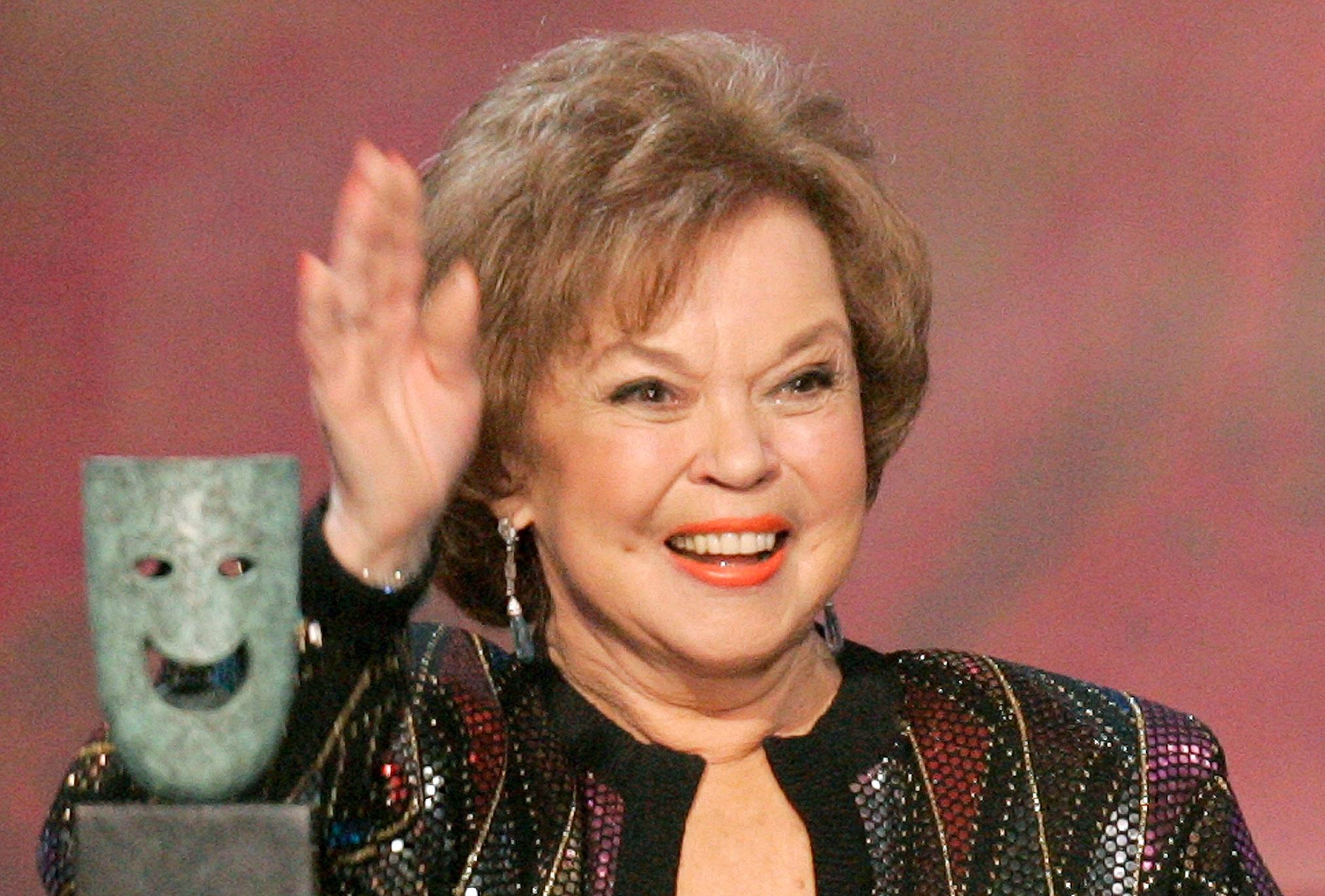 Famous child actress of 1930s Shirley died at the age of 85. Cause of her death was chronic obstructive pulmonary disease.