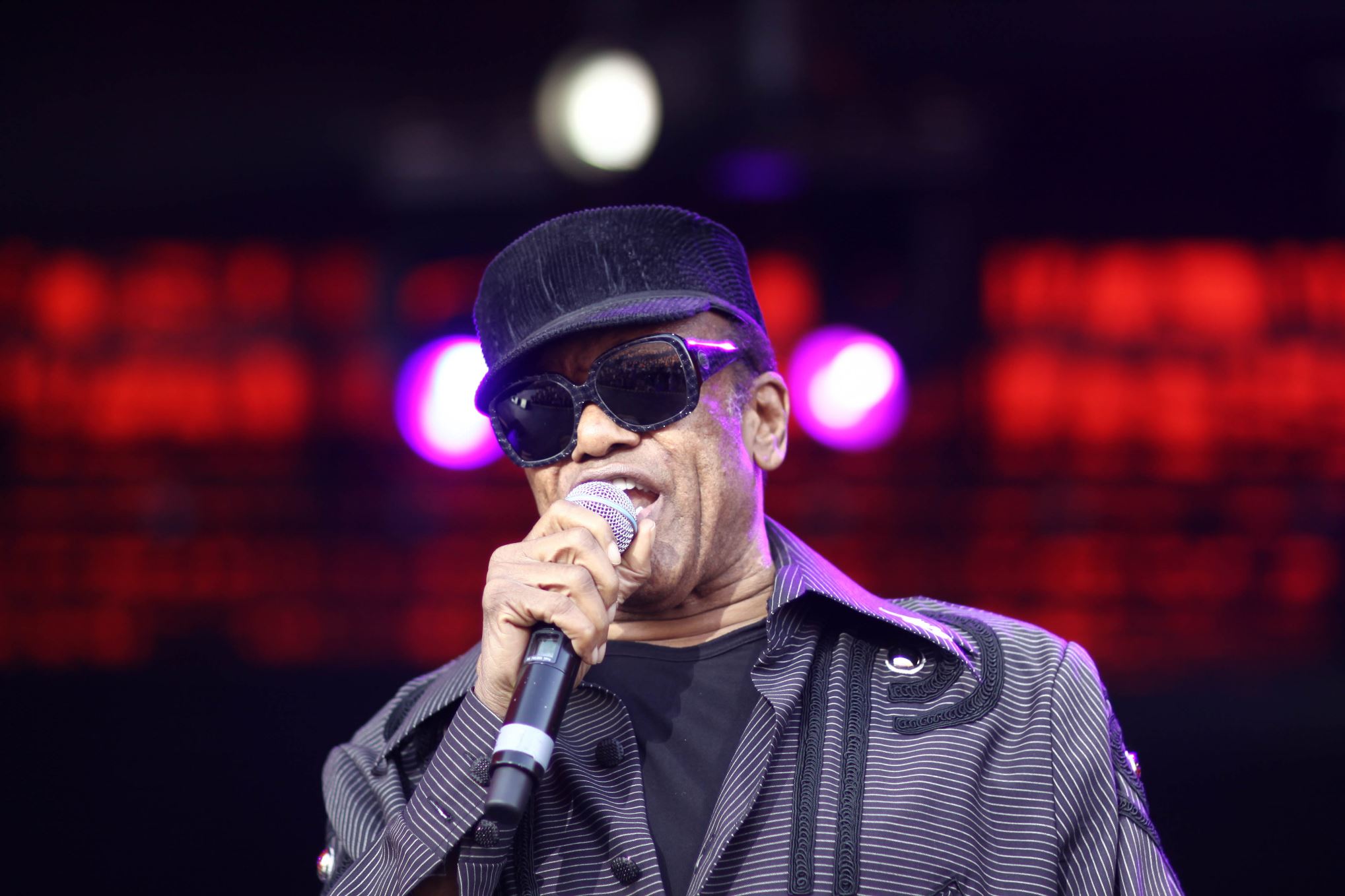 Suffering from numerous health issues like prostate cancer, colon cancer, pneumonia, and Alzheimer's disease, the singer of hits like Lookin' For a Love and If You Think You're Lonely Now died at the age of 70.