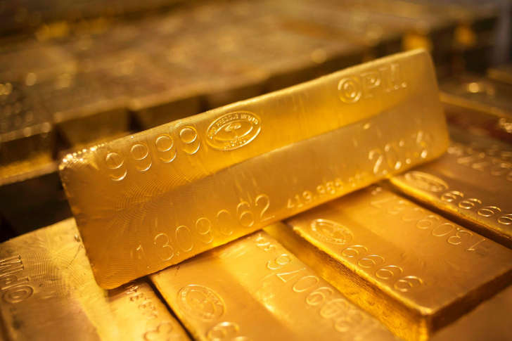 24 karat gold bars are seen at the United States West Point Mint facility in West Point, New York June 5, 2013.