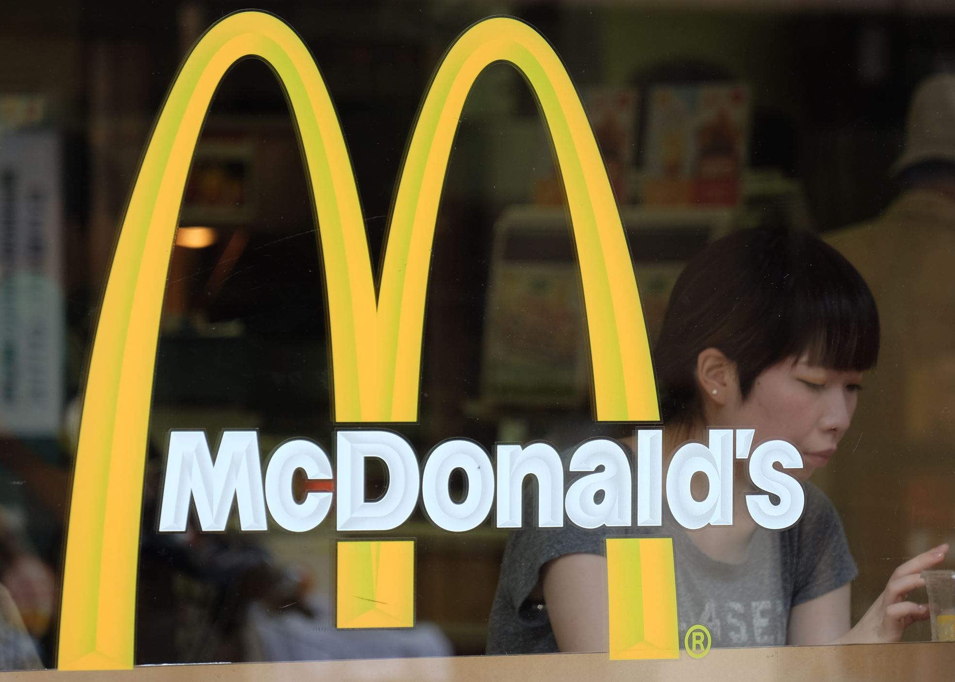 In the 60’s, McDonald’s wanted to change the logo but their design consultant and psychologist Louis Cheskin asserted that they stick to the golden arches. According to BBC, he said customers will unconsciously recognize the logo as “symbolism of a pair of nourishing breasts.”