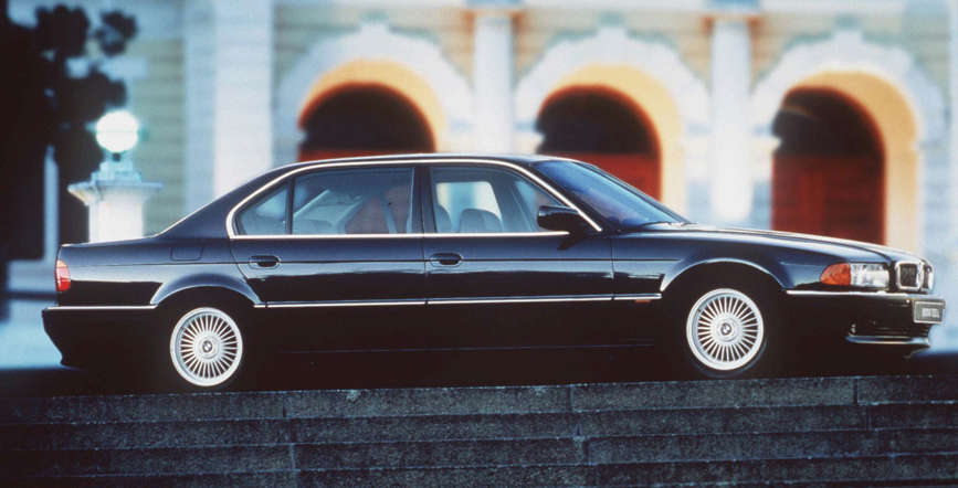 Movie: Tomorrow Never Dies (1997)
While the Z3 in GoldenEye came with all those gadgets, they were not used by Bond. In the following film, however, he uses several of the new features in his 750iL. The car which can be driven with his mobile phone’s touchpad has bullet proof windows and a body that can withstand being hit by a sledgehammer. The door handles can also be electrified, shocking any thieves.