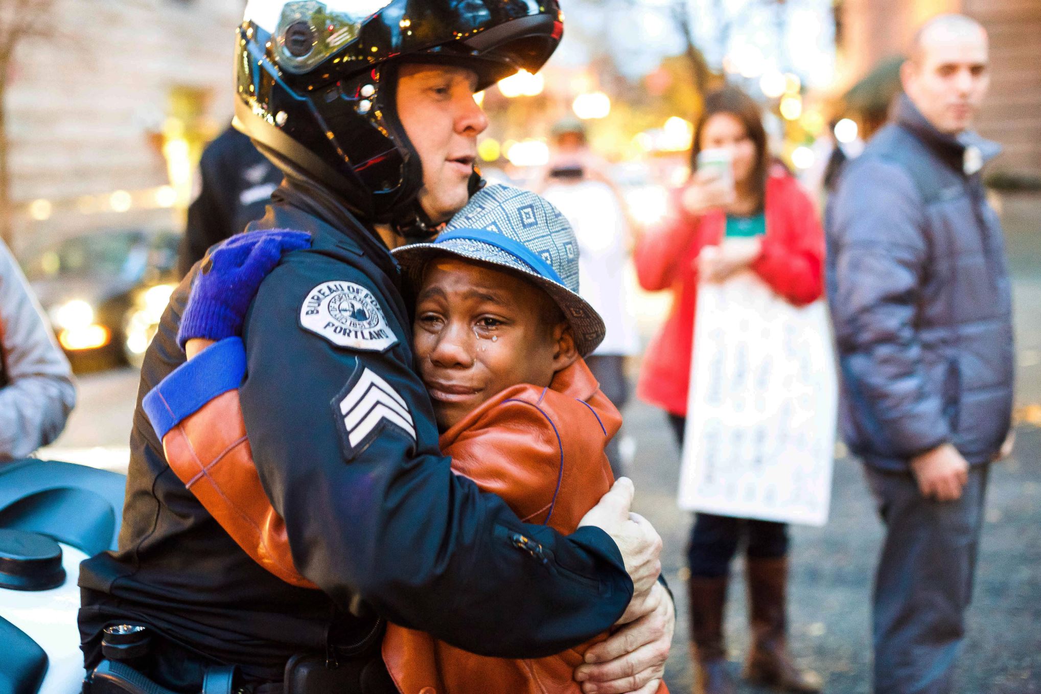 Powerful images peace during protests