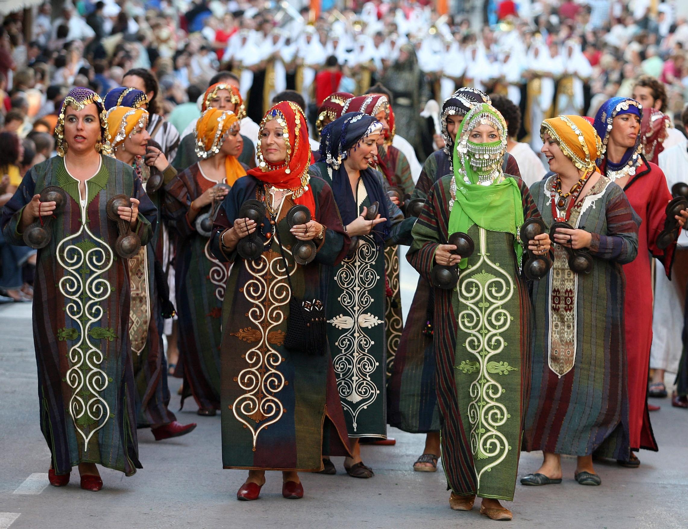 Διαφάνεια 9 από 10: It’s not actually part of Easter, but in 2015 the Fiesta de Moros Y Cristianos falls soon afterwards – on April 22 to 24. What seems like an excuse for everyone to get kitted up in absurd costumes and wave scimitars around is actually a celebration of the Reconquista – the reconquest of Spain by Christians after centuries of Moorish rule. The festivities take place in numerous villages around Valencia, but Alcoy puts on the best show.