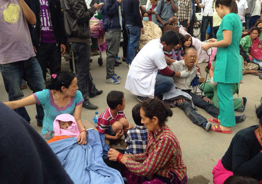 Tërmeti në Nepal merr përmasa katastrofike, mbi 1 500 të vdekur (Foto/Video) BBiEGkr
