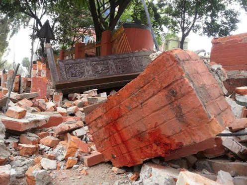 Tërmeti në Nepal merr përmasa katastrofike, mbi 1 500 të vdekur (Foto/Video) BBiEIQ3