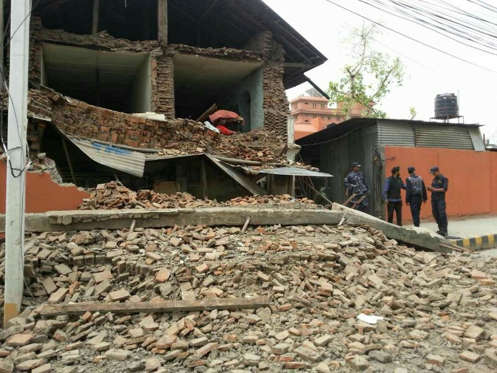 Tërmeti në Nepal merr përmasa katastrofike, mbi 1 500 të vdekur (Foto/Video) BBiENFu