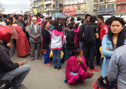 Tërmeti në Nepal merr përmasa katastrofike, mbi 1 500 të vdekur (Foto/Video) BBiEWQs