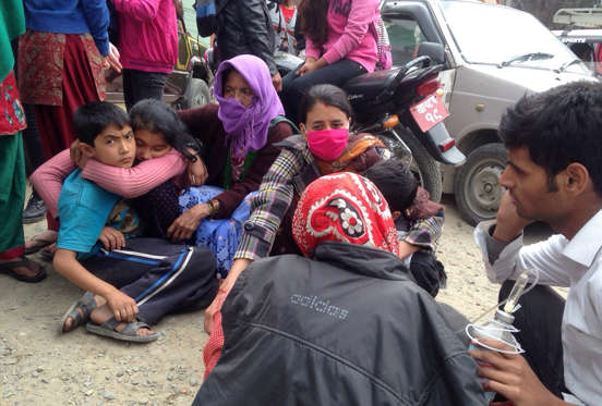 Tërmeti në Nepal merr përmasa katastrofike, mbi 1 500 të vdekur (Foto/Video) BBiEYHC