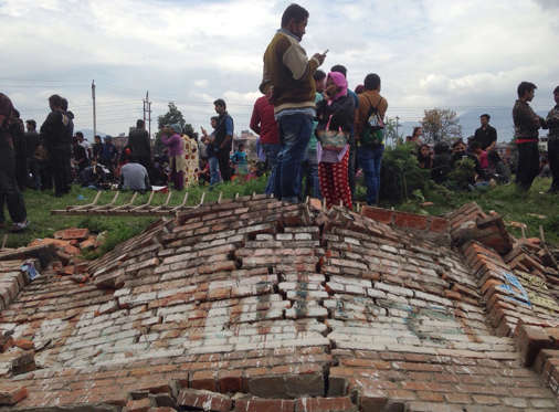 Tërmeti në Nepal merr përmasa katastrofike, mbi 1 500 të vdekur (Foto/Video) BBiF1ZN