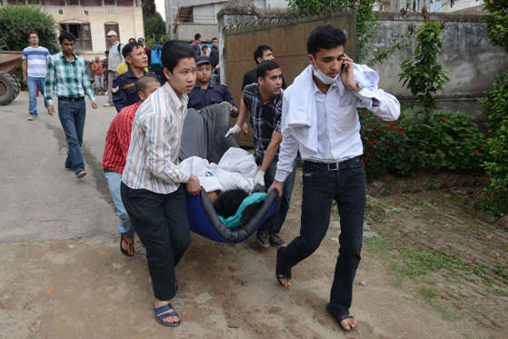 Tërmeti në Nepal merr përmasa katastrofike, mbi 1 500 të vdekur (Foto/Video) BBiF51X