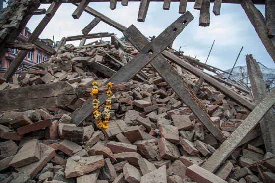 Tërmeti në Nepal merr përmasa katastrofike, mbi 1 500 të vdekur (Foto/Video) BBiFSu9