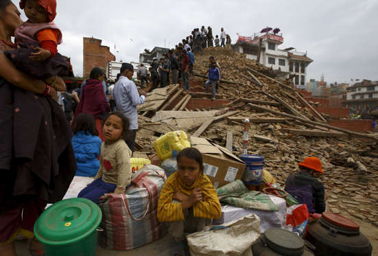 Tërmeti në Nepal merr përmasa katastrofike, mbi 1 500 të vdekur (Foto/Video) BBiFgve