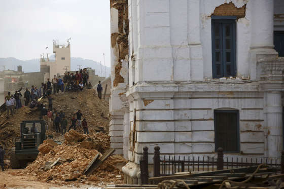 Tërmeti në Nepal merr përmasa katastrofike, mbi 1 500 të vdekur (Foto/Video) BBiFoQa