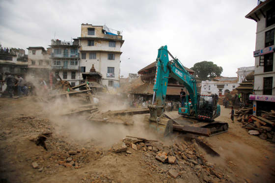 Tërmeti në Nepal merr përmasa katastrofike, mbi 1 500 të vdekur (Foto/Video) BBiG7g7