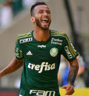 Palmeiras perde pênalti, mas abre final batendo Santos