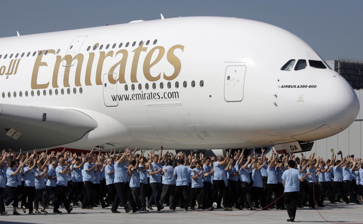 Emirates suspends flights Qatar