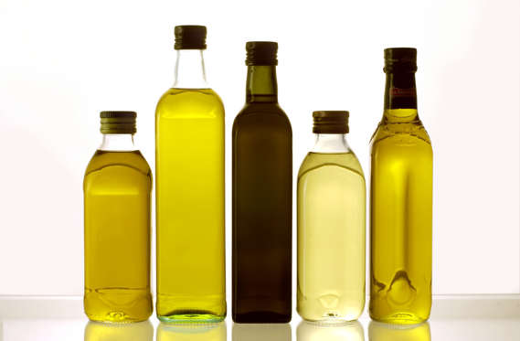 Studies have shown that extra virgin olive oil contains monounsaturated fat that helps to burn calories. Use it as your salad dressing, for your bread dip, or for sautéing the veggies.