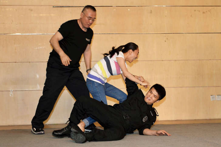 A student takes part in an anti-terror training given by police at a campus in Beijing, June 11, 2014.