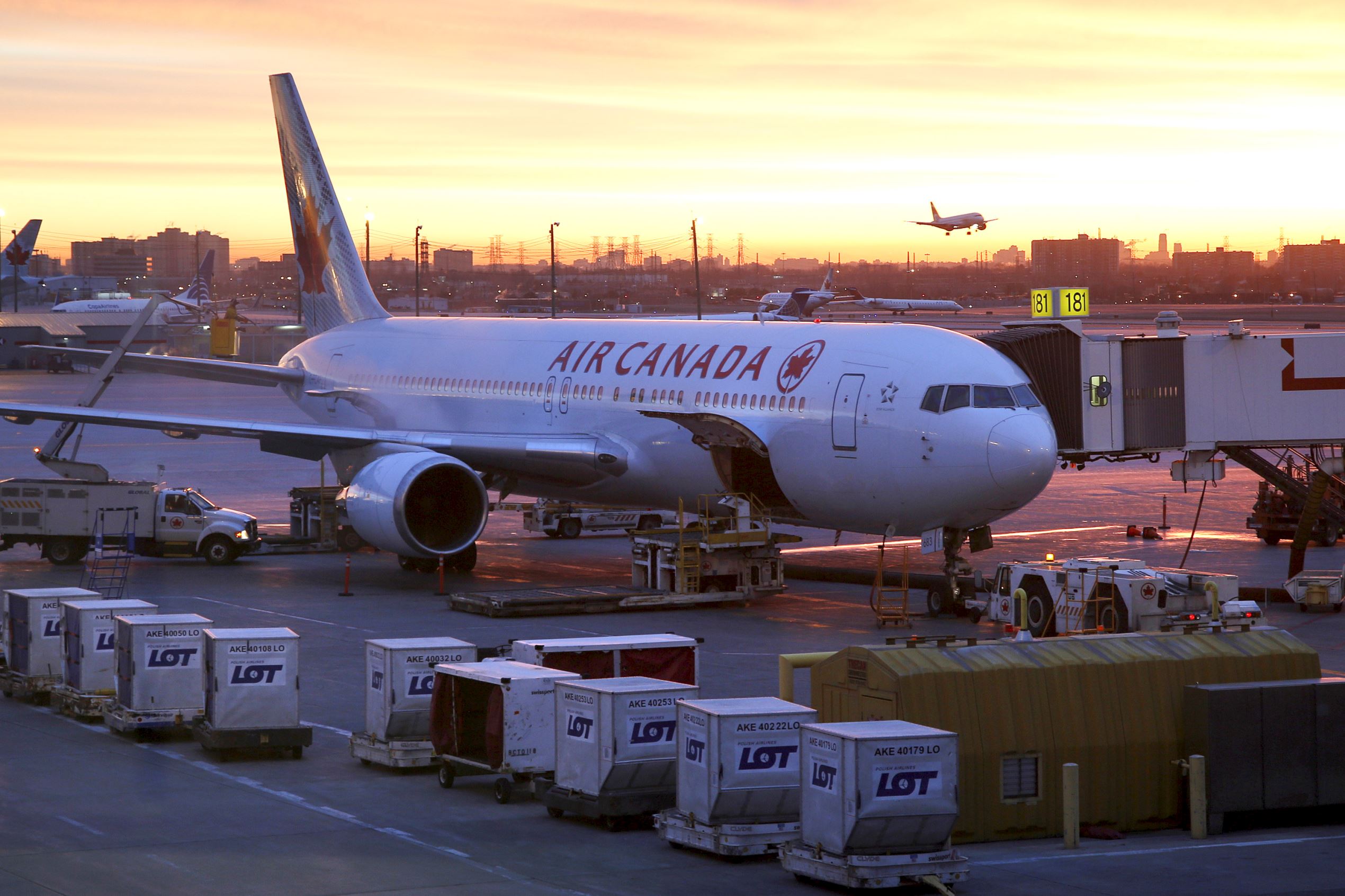 Canada passenger says luggage been