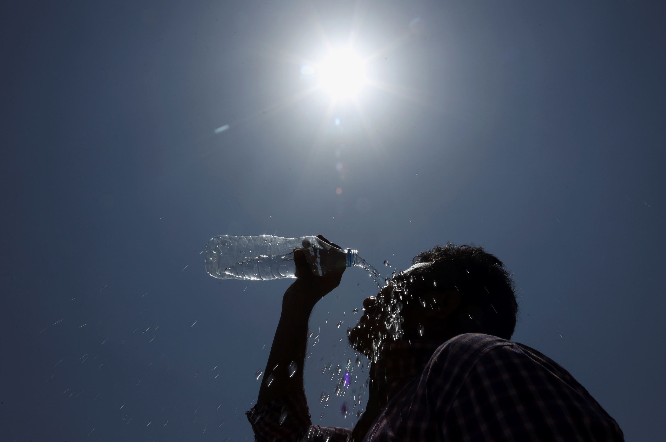 'India face deadly heat waves
