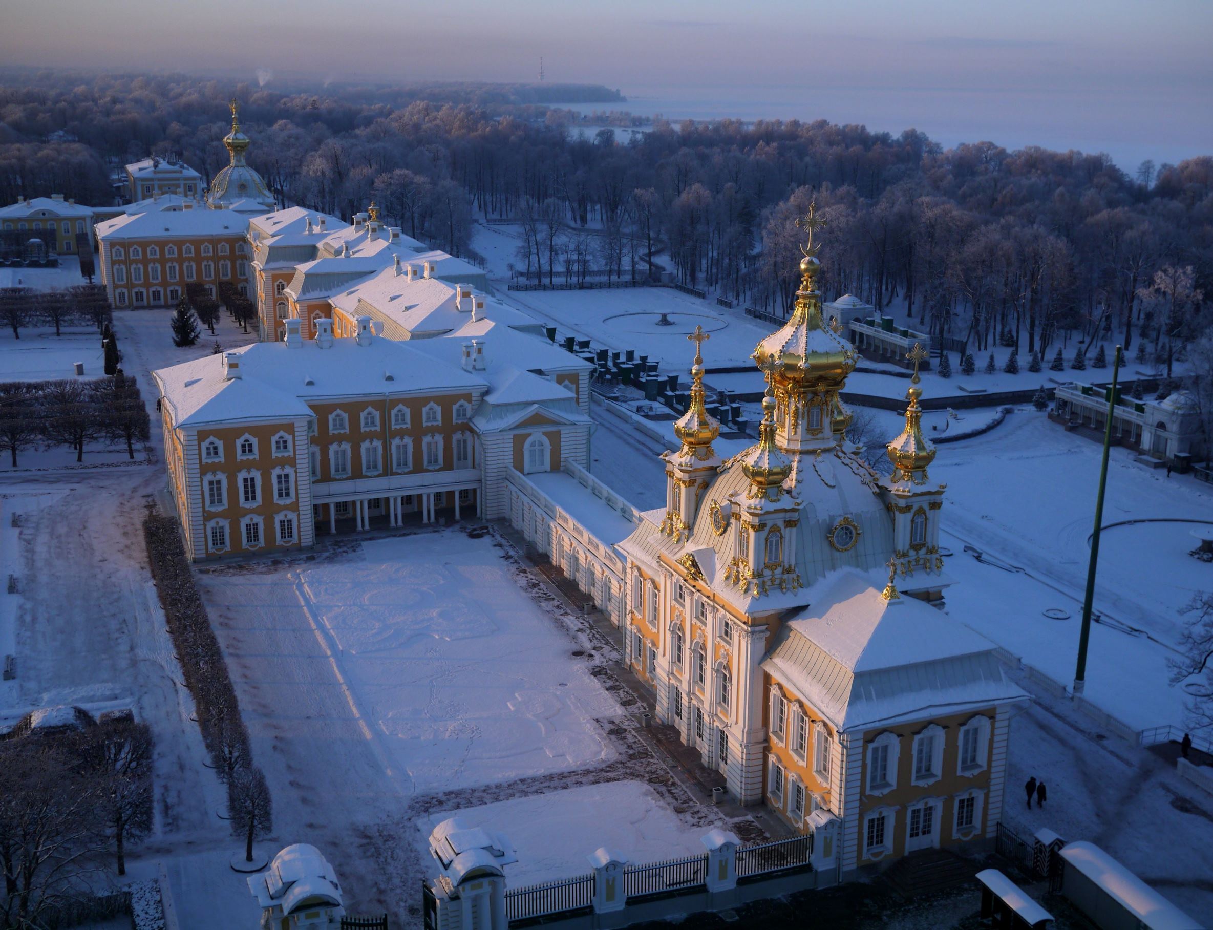 Ð¡Ð»Ð°Ð¹Ð´ 18 Ð¸Ð· 24: The Palace at Peterhof; Aerial views of Autumn in St Petersburg, Russia - Jan 2014