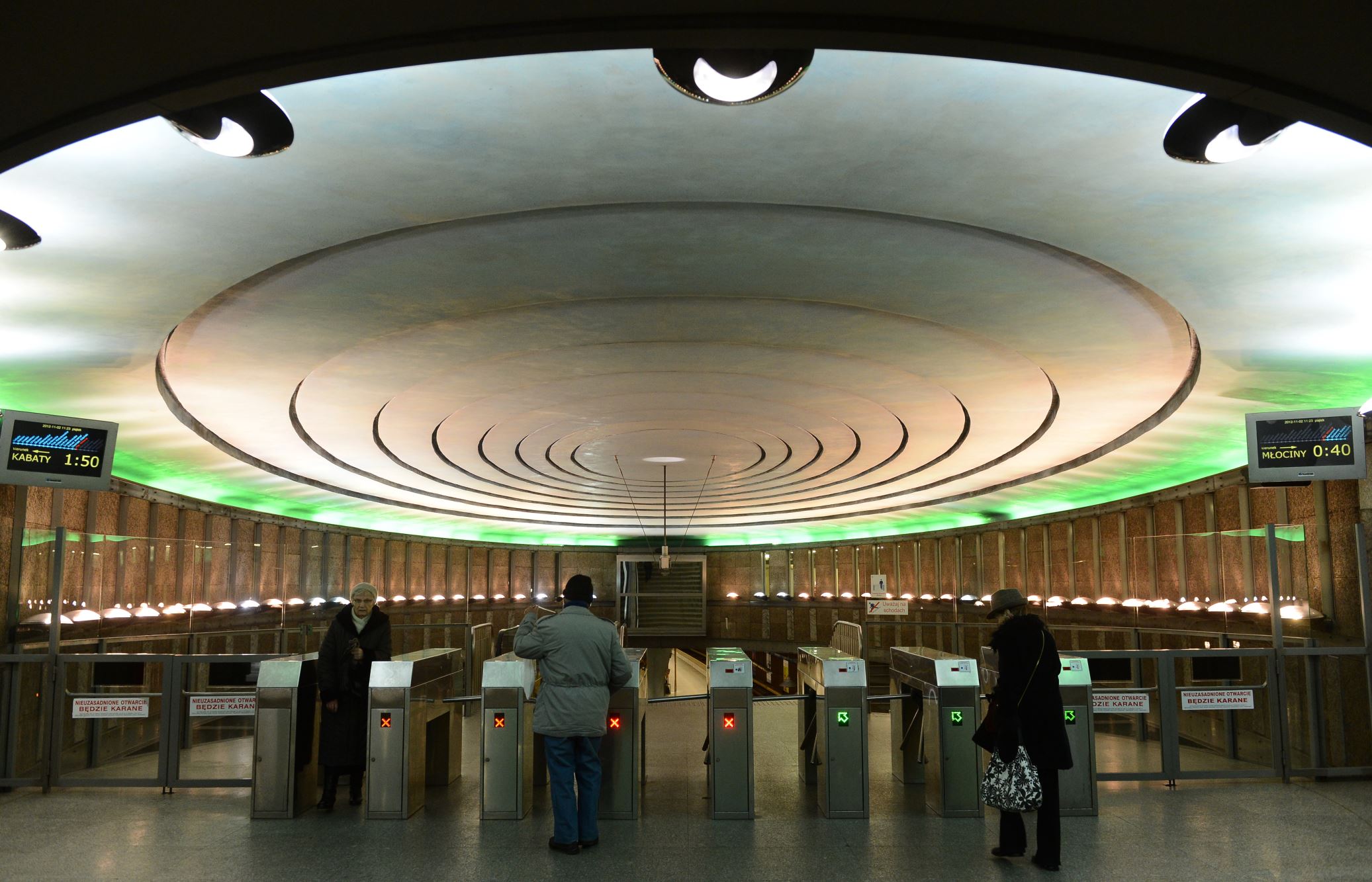 The Plac Wilsona (or Wilson Square) was opened in 2005. It went on to win the Metro award for the best recently constructed station during the MetroRail convention in 2008.
