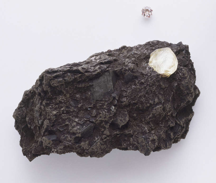 Strange rock containing 30,000 diamonds baffles scientists