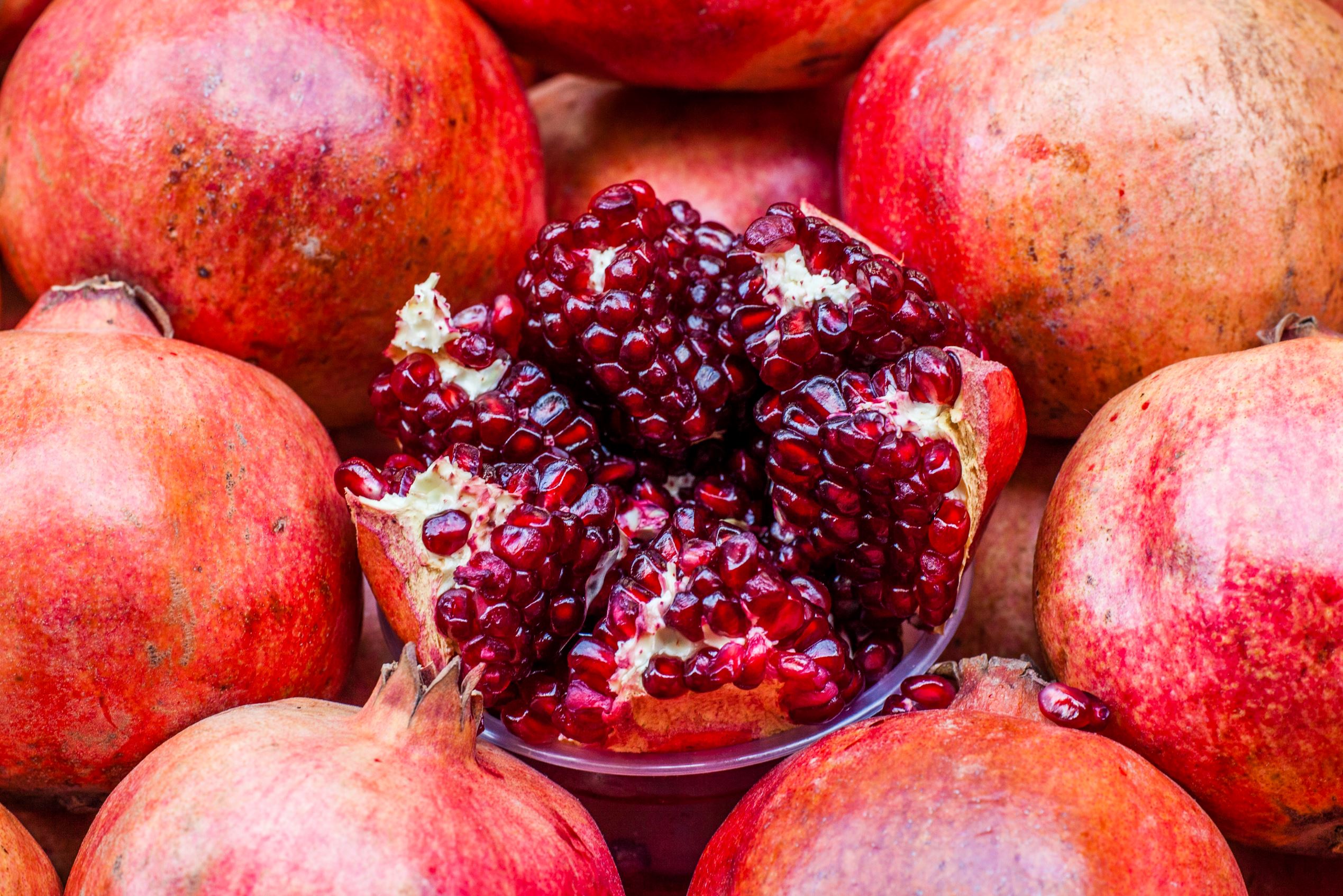 Slide 16 de 18: Pomegranates